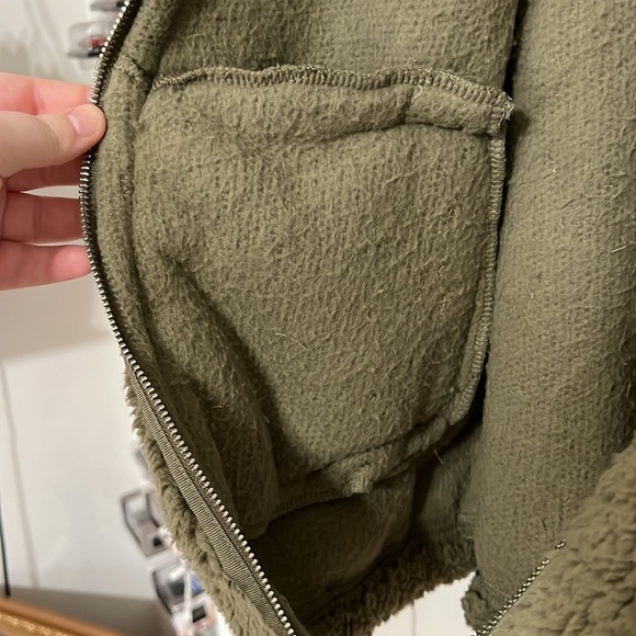 “EZ” by Nina Leonard - Green Fluffy Sherpa Jacket Size Large NWT - Picture 9 of 11